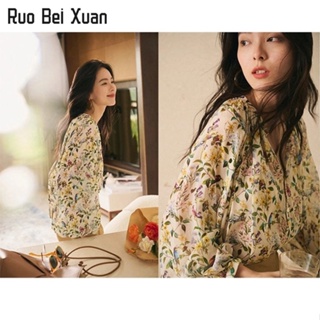 RUO BEI XUAN เสื้อเชิ้ตผู้หญิงฝรั่งเศสฤดูร้อนใหม่ส่วนบางแขนสามส่วนออกแบบเสื้อชีฟองลายดอกไม้