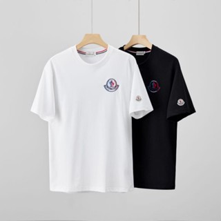 เสื้อยืด ปักลายโลโก้ Moncler สีแดง สไตล์สตรีท สําหรับผู้หญิง