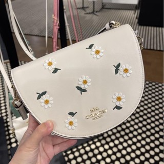 Ellen Crossbody With Daisy Embroidery C2863 กระเป๋าแมสเซนเจอร์ กระเป๋าสะพายข้าง COAC H หนังแท้