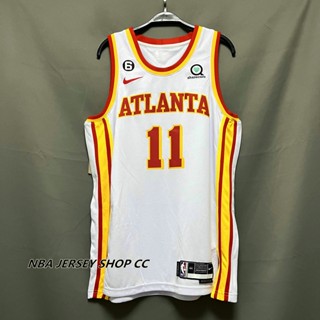 【คุณภาพสูง】ใหม่ ของแท้ NBA Atlanta Hawks สําหรับผู้ชาย #11 เสื้อกีฬาแขนสั้น ลายทีมชาติสวิงแมน สีขาว 2022-23