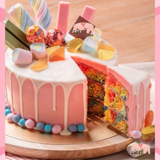 🎂CANDY CAKE
เค้กบัตเตอร์ครีมสีรุ้ง รสวนิลลา ราดด้วย white chocolate
ตกแต่ง sweet treats  สั่งล่วงหน้า2-3วัน ส่งLalamove