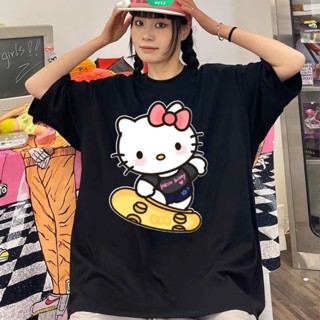 SANRIO เสื้อยืดแขนสั้นลําลอง ทรงหลวม พิมพ์ลาย Hello Kitty แฟชั่นฤดูร้อน สําหรับเด็กผู้ชาย และเด็กผู้หญิง 2023