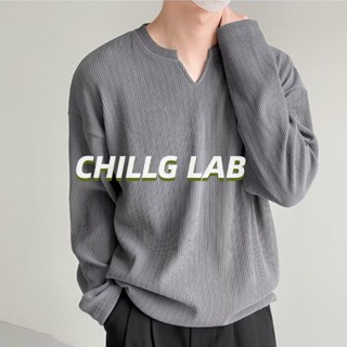 CHILLG LAB ท็อปส์ซูผู้ชายแขนยาวเสื้อยืดคอหยักหลวมทุกวันสไตล์เกาหลีลำลองออกแบบหลุมลายเสื้อด้านล่างรุ่นฤดูใบไม้ผลิและฤดูใบไม้ร่วง