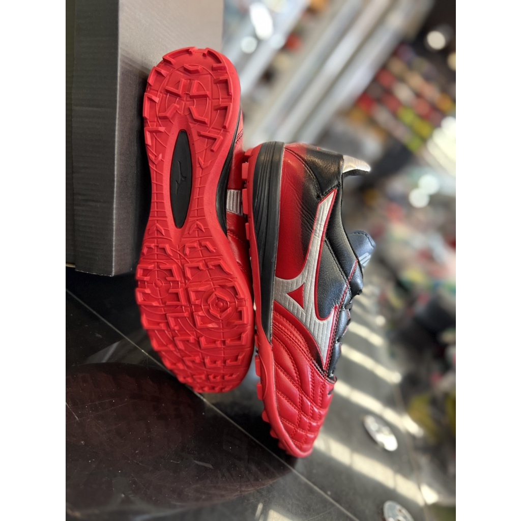 รองเท้าฟุตซอล100 ปุ่ม Mizuno Japan สีขาวดำ