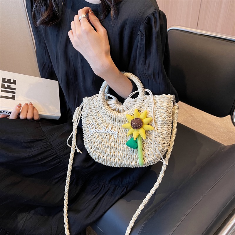 【พร้อมส่ง】กระเป๋าสาน กระเป๋าผู้หญิง สไตล์ Summer รูปทรงดีไซน์สวยงาม   รุ่น D-1362
