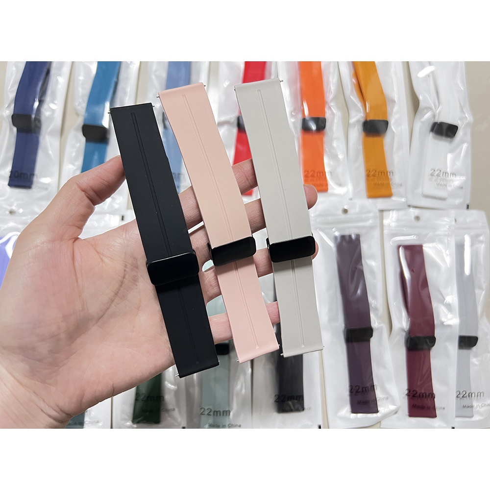 สายนาฬิกาข้อมือซิลิโคน พร้อมหัวเข็มขัดแม่เหล็ก แบบพับได้ สําหรับ realme Watch 2 Pro