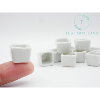 กระถางจิ๋วทรงสี่เหลี่ยม สีขาว(ราคา/ชิ้น) ความสูง 1 ซม. กระถาง กระถางต้นไม้ กระถางจิ๋ว ของจิ๋ว ของตกแต่ง