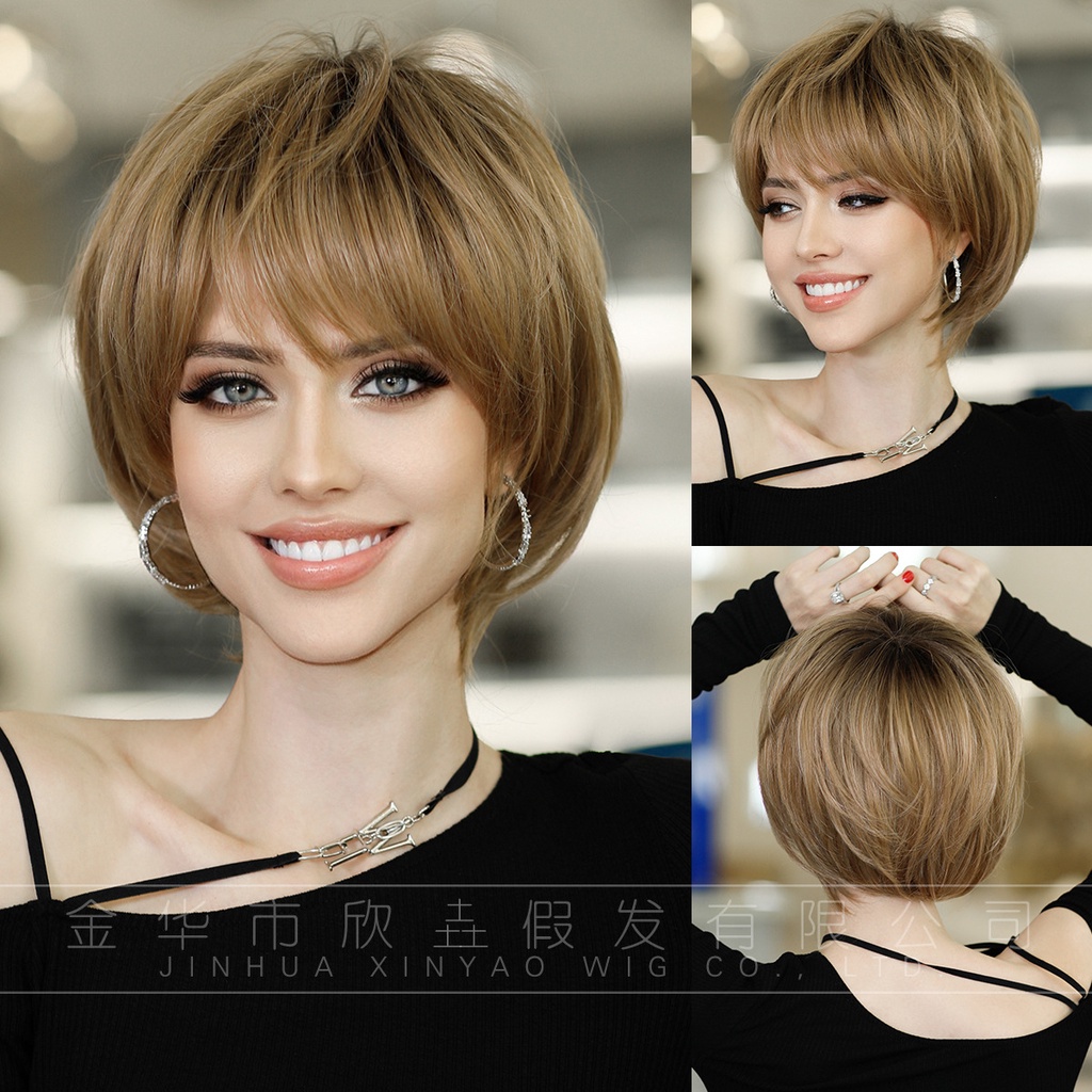 เมกะวัตต์1052 วิกผมเส้นใยเคมีสีน้ําตาลสีทองเต็มหมวกยุโรปอเมริกันผมหยิกสั้นวิกผมสั้น