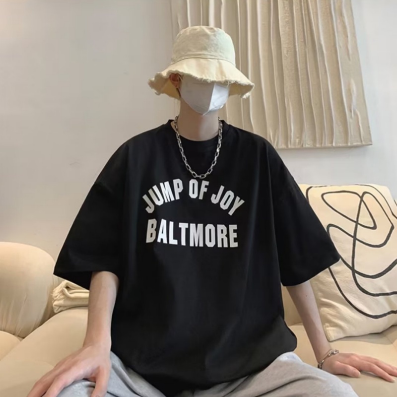 เสื้อยืดแขนสั้นลําลอง พิมพ์ลายตัวอักษร โอเวอร์ไซซ์ แฟชั่นยอดนิยม สไตล์เกาหลี สําหรับผู้ชาย【M-5XL】 - รูปที่ 3