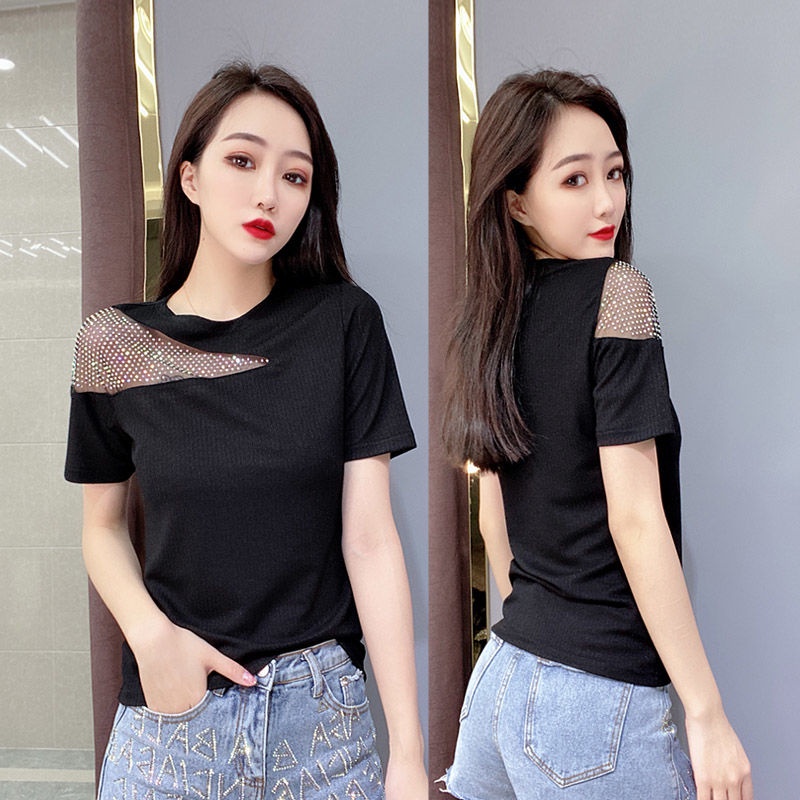 [แนะนํา] เสื้อยืดแขนสั้น เปิดไหล่ เข้ารูป ประดับเพชร สไตล์ยุโรปตะวันตก แฟชั่นฤดูร้อน สําหรับผู้หญิง 2023