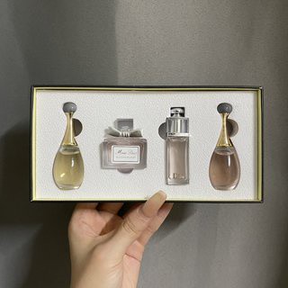 (5ml * 4) Dior perfume sample set of four น้ําหอม Dior ตัวอย่าง 4 ชิ้น eau de toilette น้ําหอมผู้หญิง กล่องของขวัญ น้ําหอมจริง 5 มล. X4