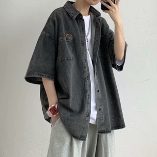 เสื้อเชิ้ตยีนแขนสั้น แขนห้าส่วน ทรงหลวม สไตล์อเมริกัน สตรีท เหมาะกับฤดูร้อน สําหรับผู้ชาย