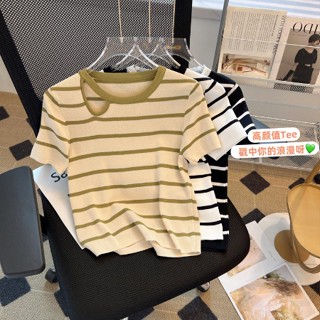 เสื้อเปิดไหล่ ผ้าถัก ลายทาง ฉลุลาย