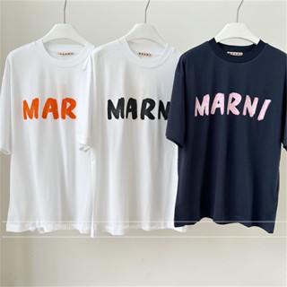 Marni เสื้อยืดลําลอง ผ้าฝ้าย แขนสั้น พิมพ์ลายโลโก้โมโนแกรม ทรงหลวม สีพื้น สไตล์คลาสสิก สําหรับสตรี