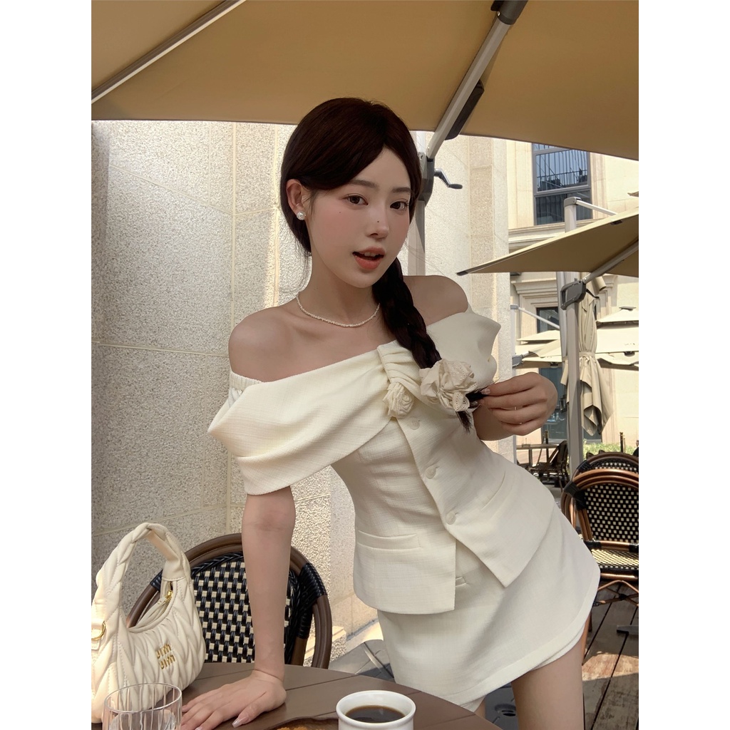 ส่งจากไทย ชุดสูทสีครีม เสื้อโชว์ไหล่ + กางเกงขาสั้นเอวสูง มีสไตล์และสง่างาม ดูดีมีระดับ