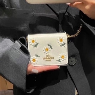 Mini Wallet With Daisy Embroidery C3058 ผู้หญิง กระเป๋าสะพายข้าง COAC H กระเป๋าใส่เหรียญ