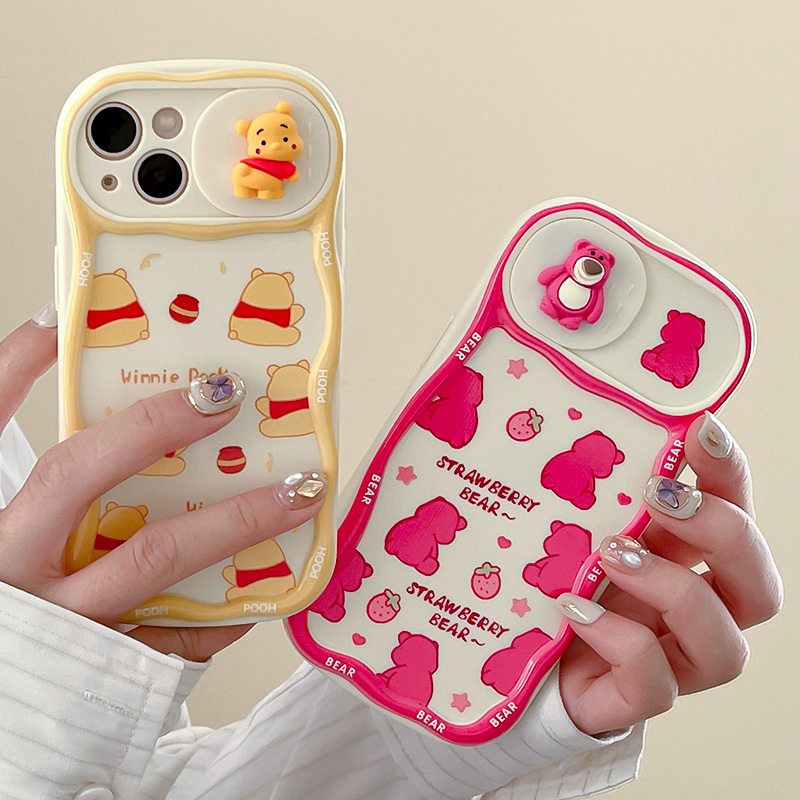 【กล้องสไลด์】เคสโทรศัพท์มือถือ ซิลิโคนนิ่ม ลายสตรอเบอร์รี่ หมี วินนี่ พร้อมตุ๊กตา สําหรับ iPhone 14 + Plus 13 12 Pro Max 11