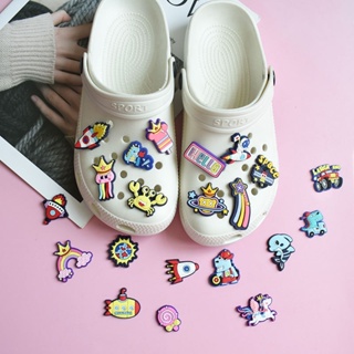 จี้การ์ตูนนักบินอวกาศ Jibits สีรุ้ง สําหรับตกแต่งรองเท้า Crocs Spaceship Jibbits