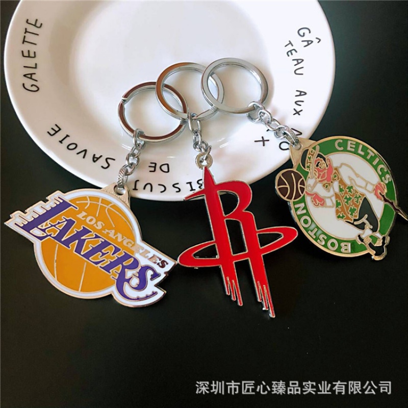 พวงกุญแจบาสเก็ตบอล NBA สินค้าภาพยนตร์ อะนิเมะพวงกุญแจโลหะ Lakers Warriors จี้ห้อยกระเป๋า