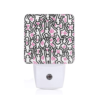 Keith Haring โคมไฟกลางคืน LED พร้อมเซนเซอร์อัจฉริยะ ตรวจจับแสงสีขาวกลางวัน ปลั๊กอิน 0.5W