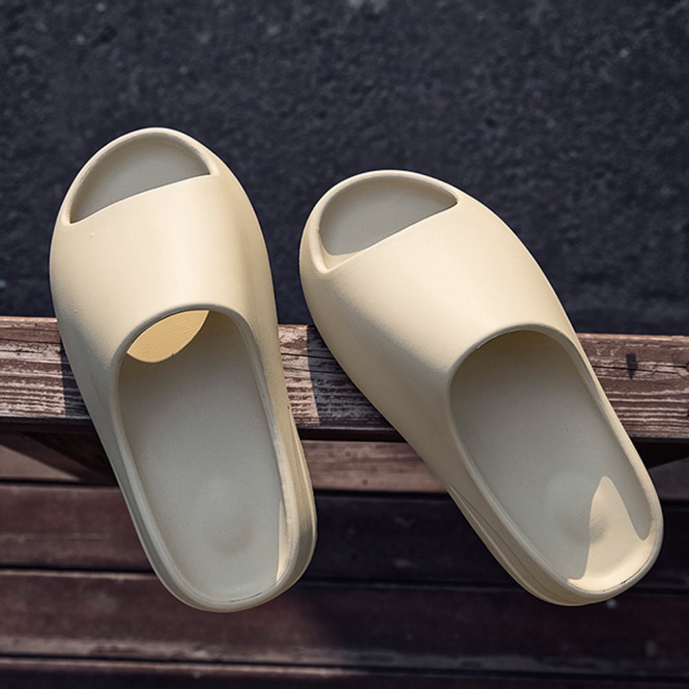 「DR」Slide Kanye รองเท้าแตะผู้ชาย ป้องกันการลื่นไถล นุ่มและสบาย Size 36-45