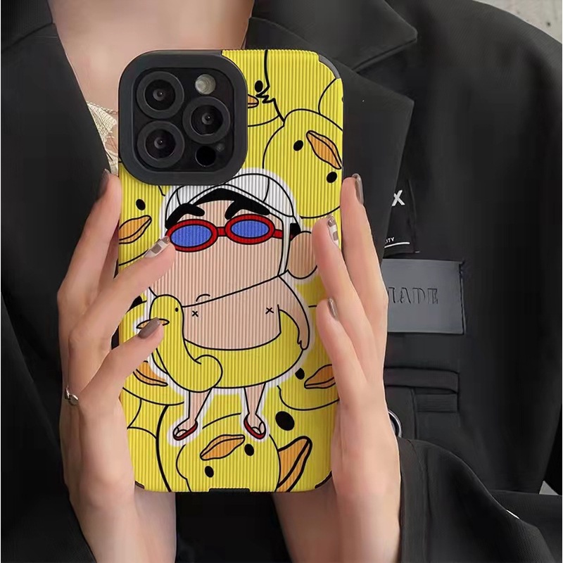 เคสโทรศัพท์มือถือหนังแกะนิ่ม รอบด้าน ลายการ์ตูนชินจังว่ายน้ําน่ารัก พร้อมแหวนขาตั้ง สําหรับ iPhone 14promax 11promax 11 12 13 6 7 8Plus XR XMax 15promax