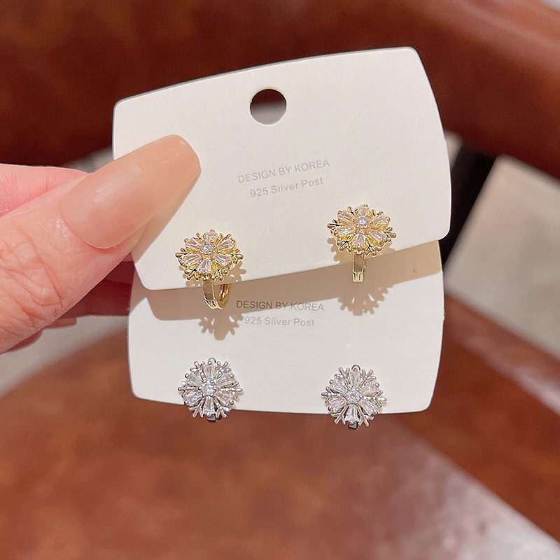 เข็มเงินประณีต Zircon Snowflake Earings สําหรับผู้หญิงและเด็ก ไม่อันตรายต่อการแพ้ และไม่เปลี่ยนแปลงสี อุปกรณ์เสริมเครื่องประดับที่สวมใส่ง่าย