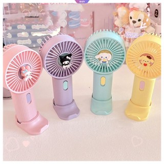 พัดลมมือถือ ขนาดเล็ก แบบพกพา ลายการ์ตูน Sanrio Cinnamoroll My Melody Hello Kitty Kuromi น่ารัก ชาร์จ USB พร้อมฐานวางโทรศัพท์มือถือ แฟชั่นฤดูร้อน สําหรับสํานักงาน