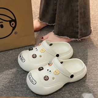 SELINE  รองเท้าแตะ รองเท้าแตะผู้หญิง crocs รองเท้าหัวโต รองเท้าผู้หญิง รองเท้าใส่ในบ้าน รองเท้าแตะผู้หญิงแฟชั่น ทันสมัย Unique Trendy รุ่นใหม่ B91H0C6 37Z230910