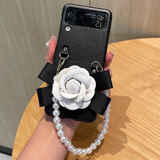 เคสโทรศัพท์มือถือหนัง ลายดอกคามิเลีย โบว์ 3D ประดับมุก หรูหรา พร้อมสายคล้องมือ สําหรับ Samsung Galaxy Z Flip 5 4 3 zflip5 zflip4 zflip3 5G