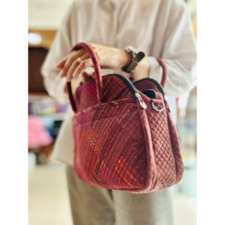 กระเป๋าถือ ผ้าไหม ไหมแท้100% ทรงกิ๊ปลิ้ง พื้นสีแดง รหัส GLA-AA0616661