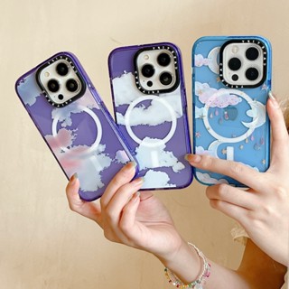 Casetify เคสโทรศัพท์มือถือแบบแข็ง แม่เหล็กใส ลายก้อนเมฆ สีม่วง ฟ้า สําหรับ iPhone 14 13 12 Pro Max