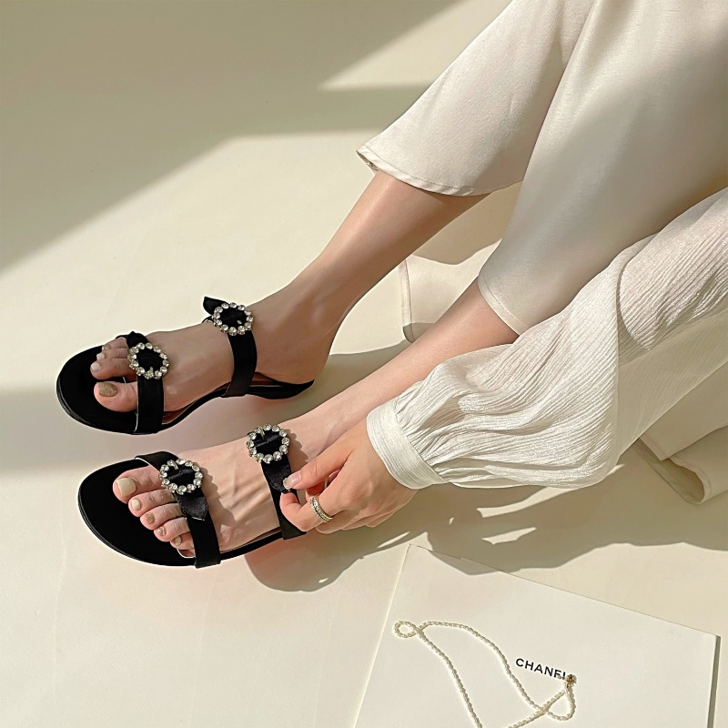 Flip Flops 279 บาท รองเท้าแตะ ส้นเตี้ย เปิดนิ้วเท้า ส้นหนา ประดับพลอยเทียม แฟชั่นฤดูร้อน สไตล์ฝรั่งเศส สําหรับผู้หญิง 2023 Women Shoes