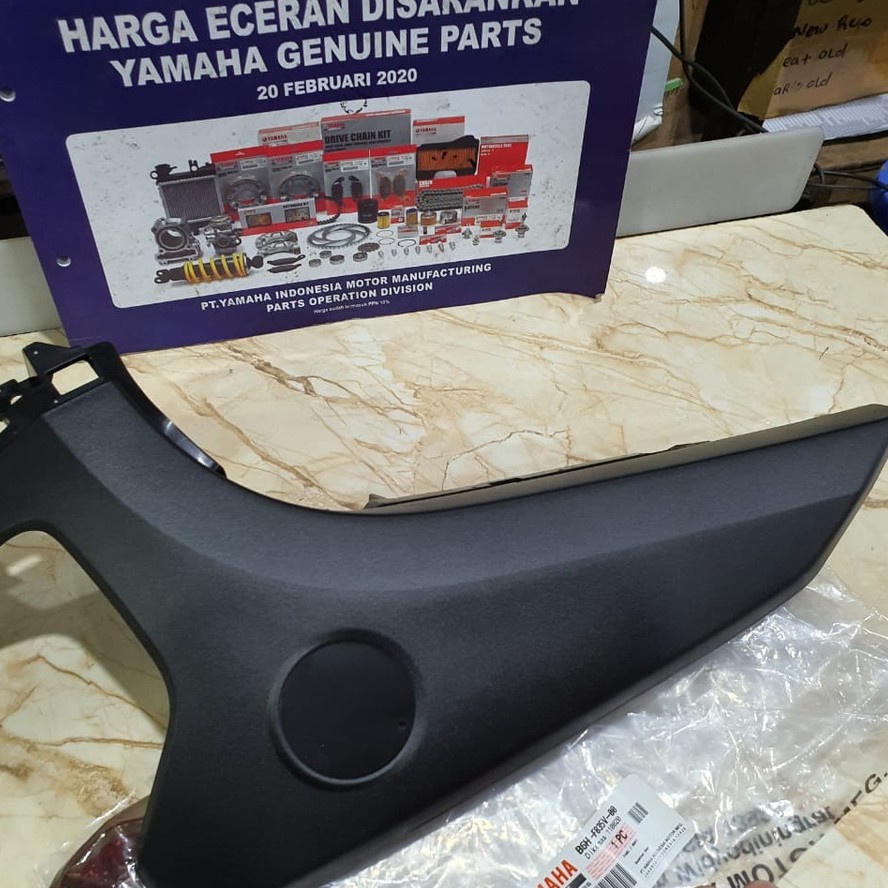 ฝาครอบไฟเลี้ยวขวาสําหรับ Yamaha NEW NMAX 2020 B6H-F835V-00 ORIGINAL YAMAHA ของแท้ PART