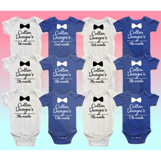 Milestone on Baby Onesie เนคไทโบว์ พร้อมชื่อ กําหนดเอง รายเดือน QPZP