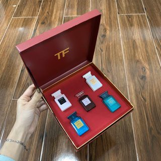 (7.5ml * 5) Tom Ford TF perfume sample set of five pieces Tf Tom Ford น้ําหอม 5 ชิ้น สีแดง รุ่นกล่องของขวัญ Q น้ําหอม 7.5 มล. * 5 เชอร์รี่ ธอร์นนี่ กุหลาบ ส้ม ดอกไม้ น้ํามันส้ม น้ํา ซันไชน์ แอมเบอร์