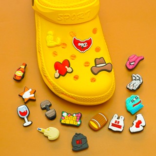 ใหม่ กระดุม รูปรองเท้า Croc Jibz Pins หลากสีสัน DIY