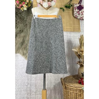 # 5631 กระโปรงทำงาน ผ้า wool+ polyesterทรงสวย ซิปข้าง มีซับ เอว 27 สพ 38 ยาว 22 สวยค่ะ