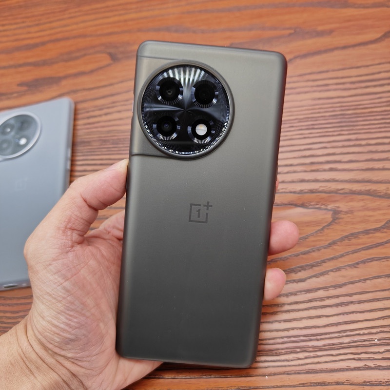 Ultra Thin Slim 0.4 มม.กรณีด้านหลังสําหรับ OnePlus 13/12/12R/Ace 2 Pro/11/11R / Ace 2/Ace 3 Pro Matte PP ป้องกันลายนิ้วมือ