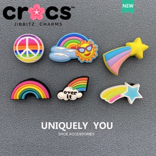 Jibbitz Crocs charms หัวเข็มขัดรองเท้า อุปกรณ์เสริมรองเท้า อุกกาบาตสีรุ้ง สไตล์ใหม่ Crocs รองเท้าดอกไม้การ์ตูนสนุกหัวเข็มขัดตกแต่ง