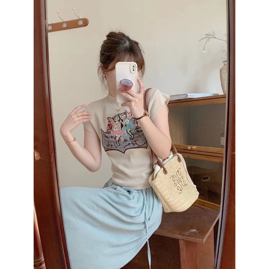 51111 SPS  เสื้อครอปคอกลมผ้าไหมปรับเชือกเอวหลัง เนื้อผ้ายืดได้มาก เหมาะสำหรับสาวผอม สินค้ามีหลายสีให้เลือกพร้อมส่งจากไทย