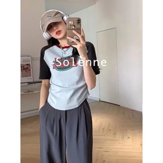 Solenne  เสื้อครอป เสื้อยืดผู้หญิง ครอป baby tee สาวเรโทร 2023 NEW Style ทันสมัย Stylish ทันสมัย สวย A29J1A2 36Z230909