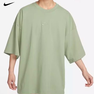 Nike เสื้อยืดแขนสั้นลําลอง ผ้าฝ้าย ปักลายโลโก้ ทรงหลวม สําหรับผู้ชาย FB9767