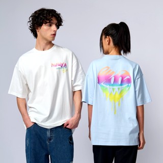 【พร้อมส่ง】Mishka Big eye tide brand new love printing เสื้อยืดลําลอง สําหรับผู้ชาย และผู้หญิง แขนสั้น พิมพ์ลายหัวใจ เหมาะกับฤดูร้อน