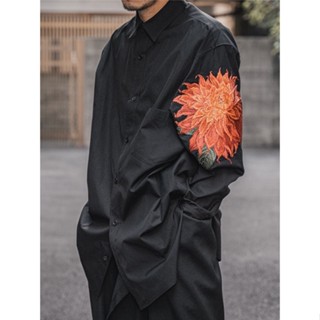 [X-MEN] Yohji Yamamoto เสื้อเชิ้ตแขนยาว ปักลายดอกไม้ สีแดง สําหรับผู้ชาย และผู้หญิง