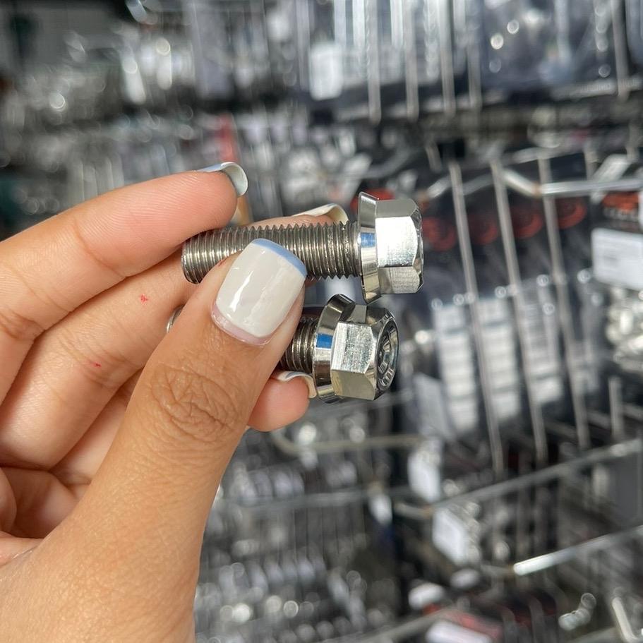 น็อตตัวผู้ยึดโช้ค W125อามปลาวาฬ/อามเนียม 1ชุดได้2ตัว (หัวจี้ลายเหลี่ยม) // NB_Motor