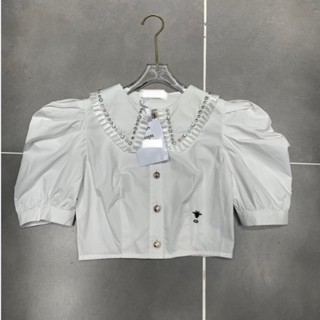 ♥ เช็คสินค้าก่อนสั่ง Christian Dior เสื้อคiอป เสื้อเชิ้ต คอปก สีขาว ปกระบายลูกไม้ แขนพอง ดิออร์