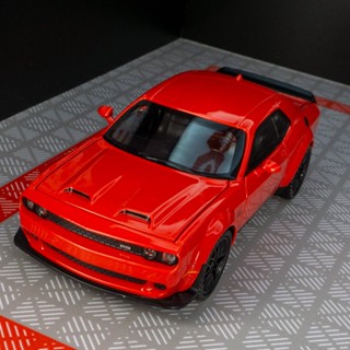 โมเดลรถยนต์จําลอง 1: 32 Dodge Challenger Hell Cat 4 ประตู ของเล่นสําหรับเด็ก