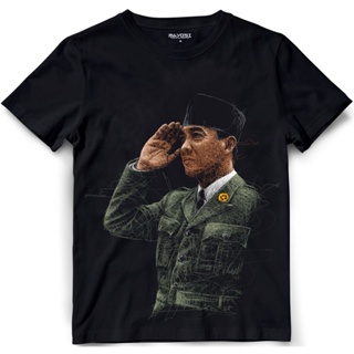 QGเสื้อยืดพิมพ์ลายแฟชั่น เสื้อยืด พิมพ์ลาย Soekarno Scribble