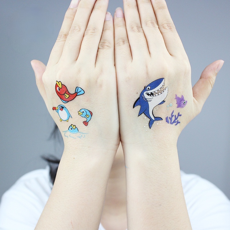 สติกเกอร์รอยสักชั่วคราว ลายการ์ตูนปลาฉลาม กันน้ํา แบบใช้แล้วทิ้ง สําหรับเด็กอนุบาล จํานวน 8 ชิ้น